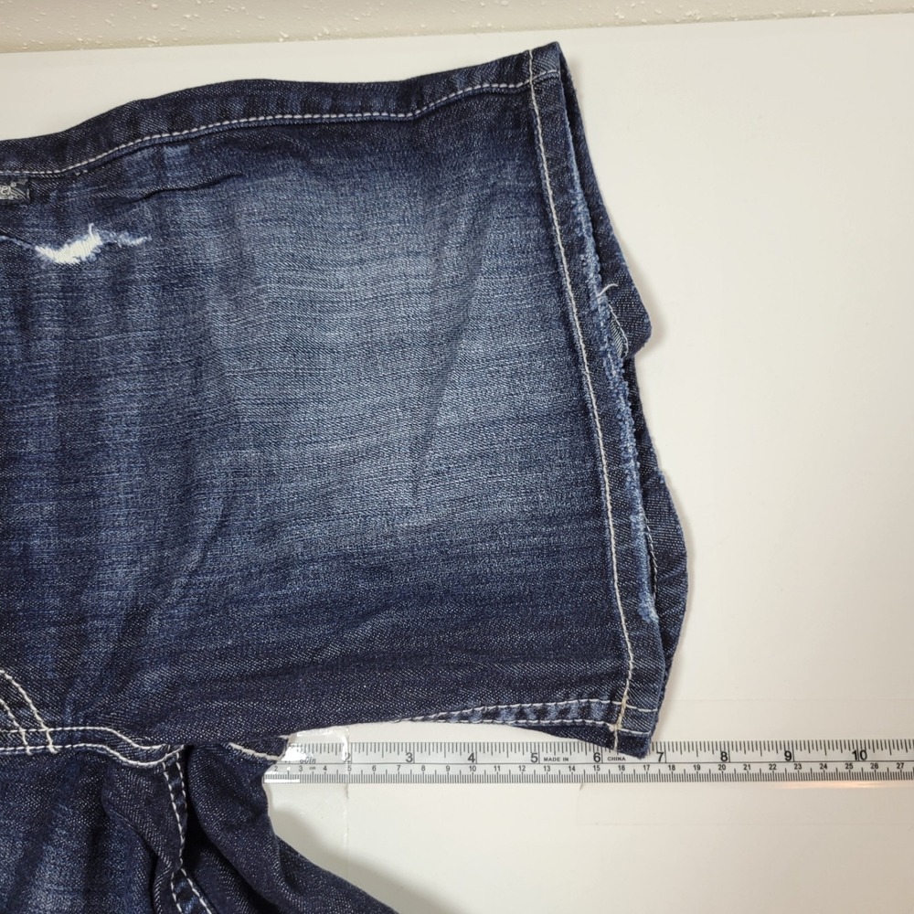 Silver Jean Suki Mid Short Women Size 14 Blue Excellent Dark Wash Distressed - Picture 4 of 9